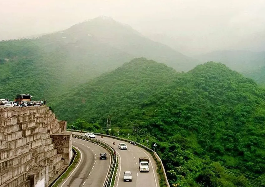 How to Reach Himachal Pradesh by Air, Train & Road